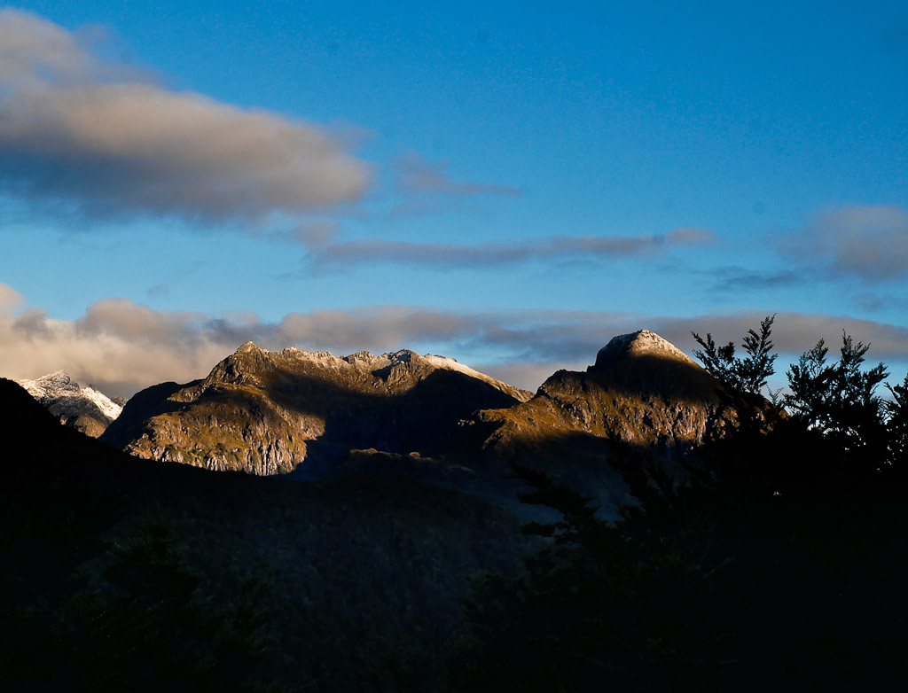 borland-4.jpg Dawn in Fiordland